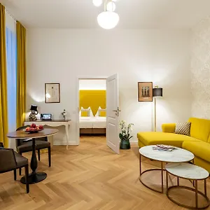 4* Отель Theaterhotel &