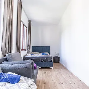 Hostel Comfy In Shared With Terrace And Garden, Vídeň